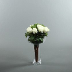 Coupe M clear - Bouquet de roses blanc. Skimmia